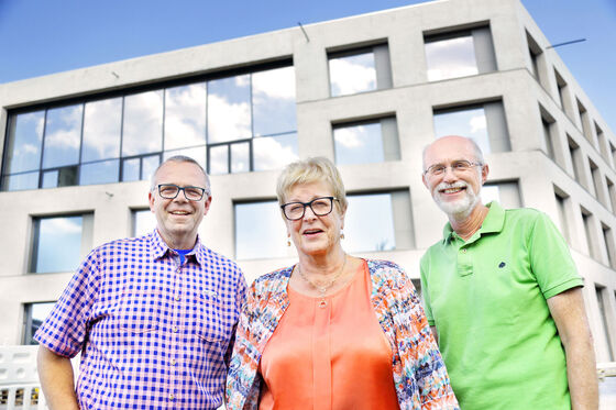 Die SPD Fraktion vor dem neuen Rathaus Foto: Matthias Käser