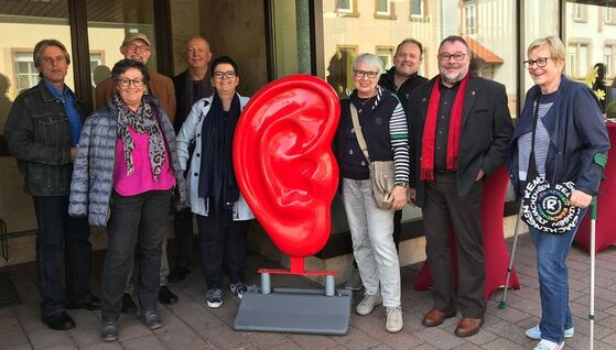 Kandidaten und Unterstützer beim verkaufsoffenen Sonntag vor dem „Hörladen“ in Wilferdingen