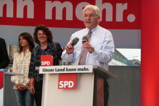 Frank-Walter Steinmeier auf dem Marktplatz in Karlsruhe