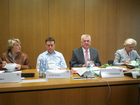 Von links: Katja Mast MdB, Nils Schmid MdL, Winfried Kretschmann MdL, Hilde Mattheis MdB