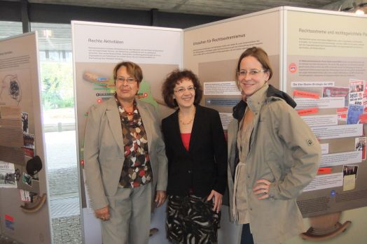 Die ASF-Kreisvorsitzenden Uschi Bodemer und Jacqueline Roos mit der Pforzheimer Sozialbürgermeisterin Monika Müller